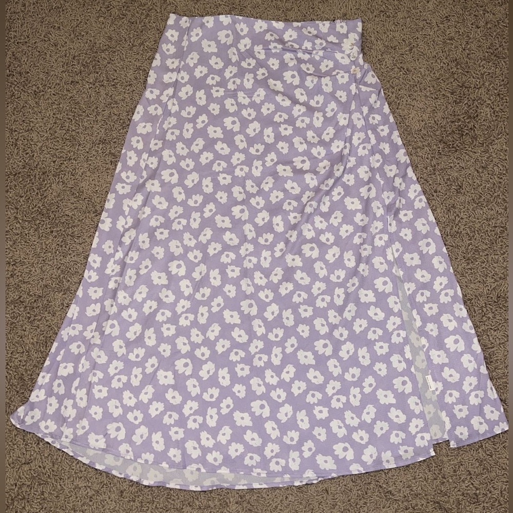 Princess Polly Purple and White Flower Midi Skirt Women’s Size 8.